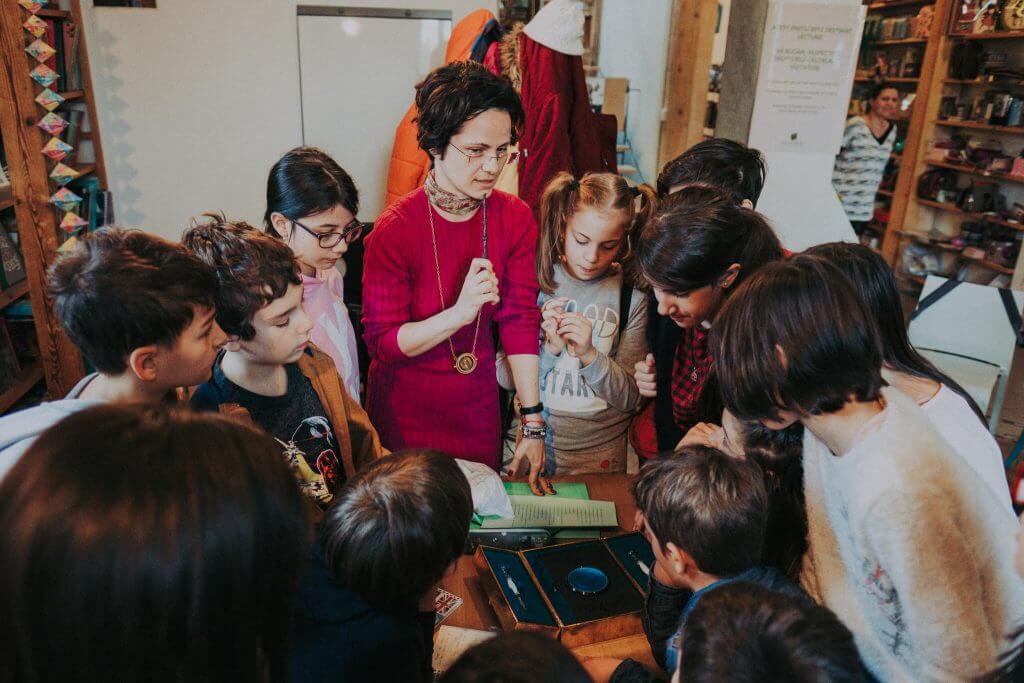 Detectivi în literatură